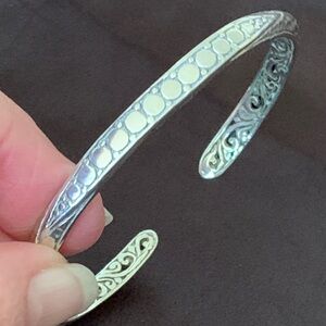 Sarda Sterling Silver Cuff Bracelet with Flattened Jawon and Hammered Motif